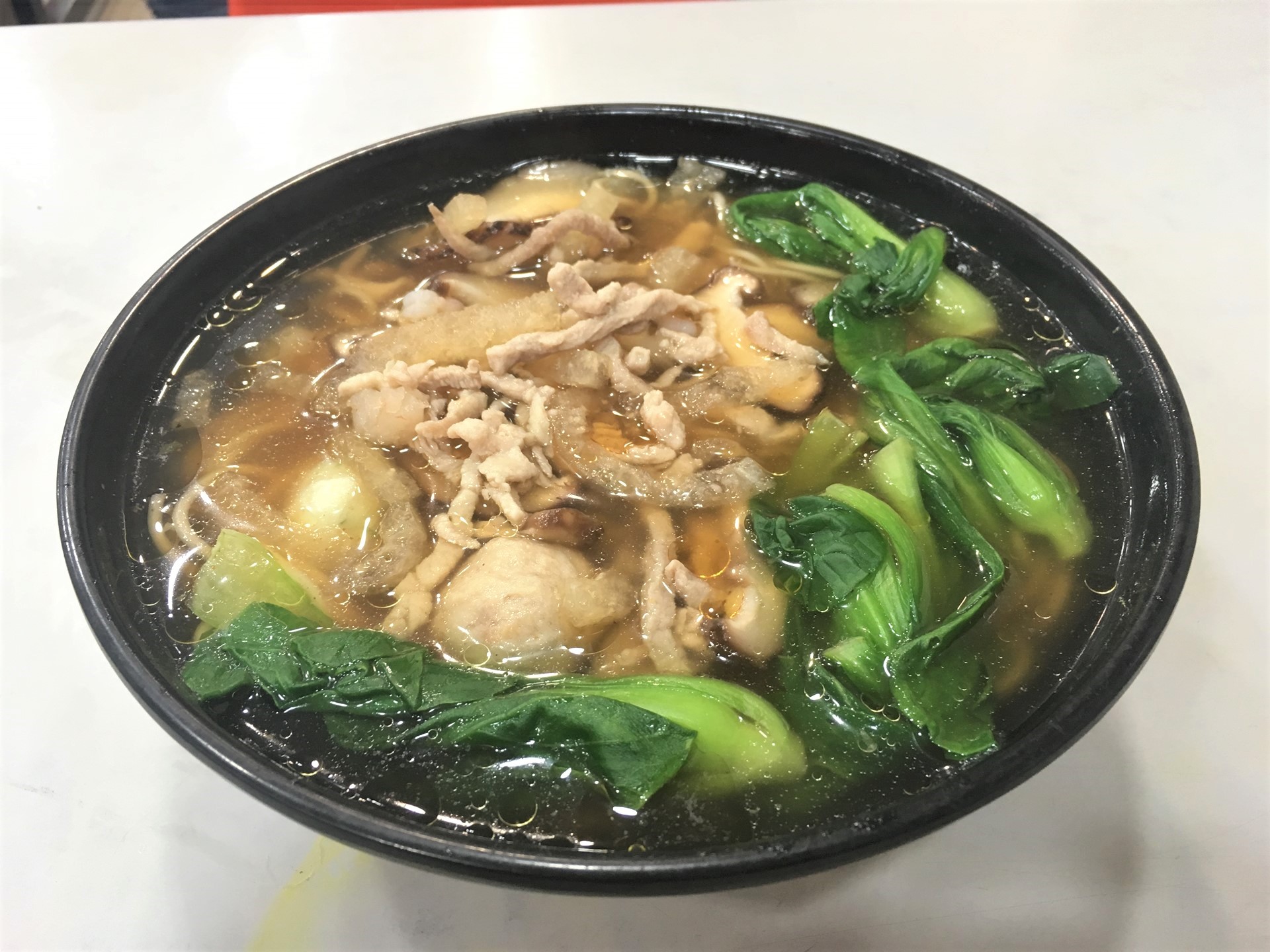 上海小吃の三鮮肉糸湯麺35元