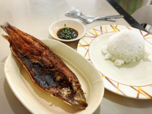 ローカル食堂の焼き魚定食90PHP