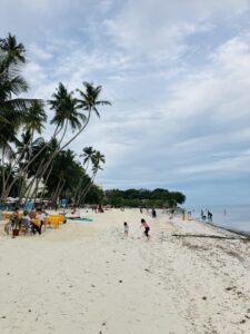 パングラオ島(Panglao Island)のアロナビーチ(Alona Beach)