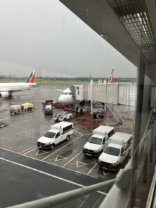 ニノイ・アキノ国際空港は、雨