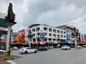 クラビタウン(Krabi Town)の原始人信号