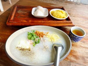 Sai Mei Dim Sumのジョーク(Minced Pork Congree with Egg)40THBと蒸餃子25×2 50THB