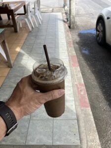 クラビタウン(Krabi Town)のアイスタイコーヒー30THB