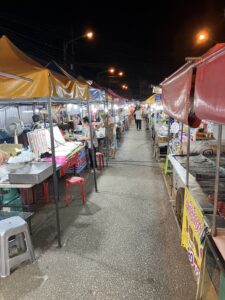 トラン(Trang)のセンターポイント市場の夜市