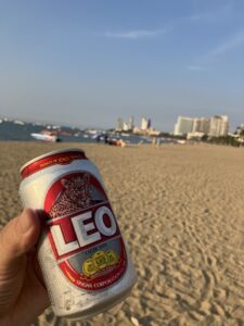 パタヤビーチ(Pattaya Beach)でレオビール39THB
