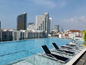 アメジスト・ホテル・パタヤ(Amethyst Hotel Pattaya)の屋上のインフィニティ・プール