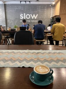 Slow Coffeeにてカフェラテ32,000