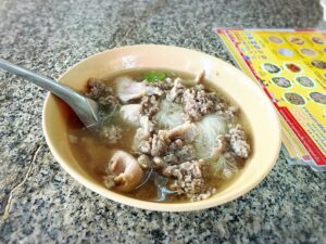 Khun Sri Pork Blood Soup (ต้มเลือดหมูคุณศรี พัทยากลาง)のセンミー70THB