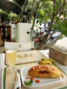SYRI Guesthouse Vientiane Hostel & Cafeのラオスサンドイッチ