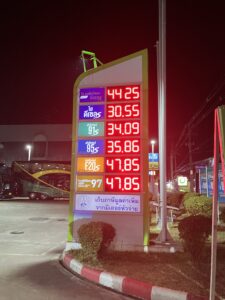 タイのガソリンスタンド、油種多すぎじゃない？