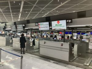 成田国際空港の第一ターミナルのビーマン・バングラデシュ航空のカウンター