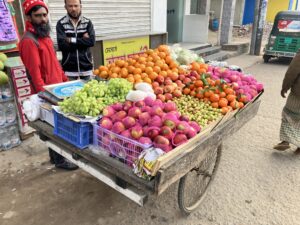  コックスバザール(Cox’s Bazar)の路上果物屋