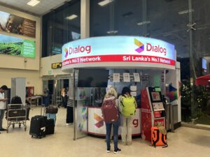 バンダラナイケ国際空港のDialogのカウンター