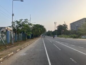 バンダラナイケ国際空港の前の道
