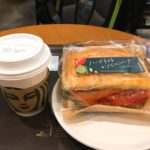 STARBUCKS浜田山店のカフェベロナ飲みながらハーブトマト&ソイハンバーグフォカッチャ594円
