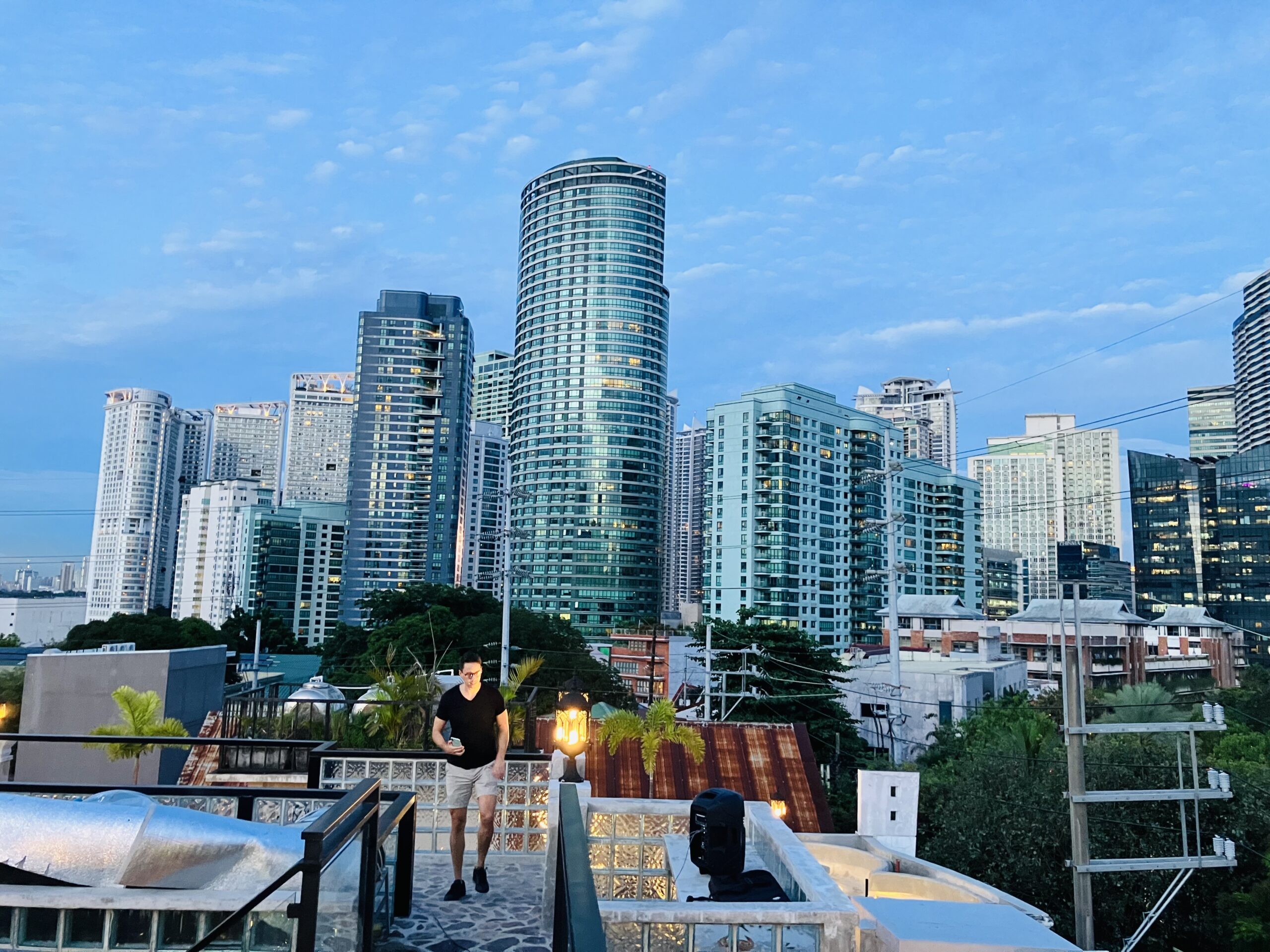 宿のウオーキングツアー中に寄った屋上