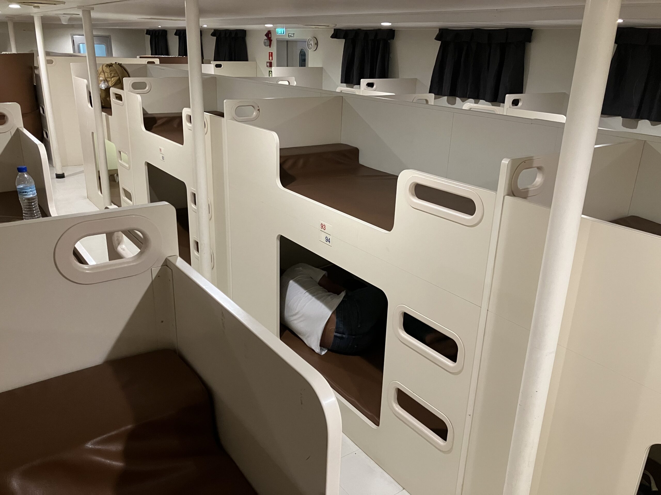 Starlite Ferries 船内