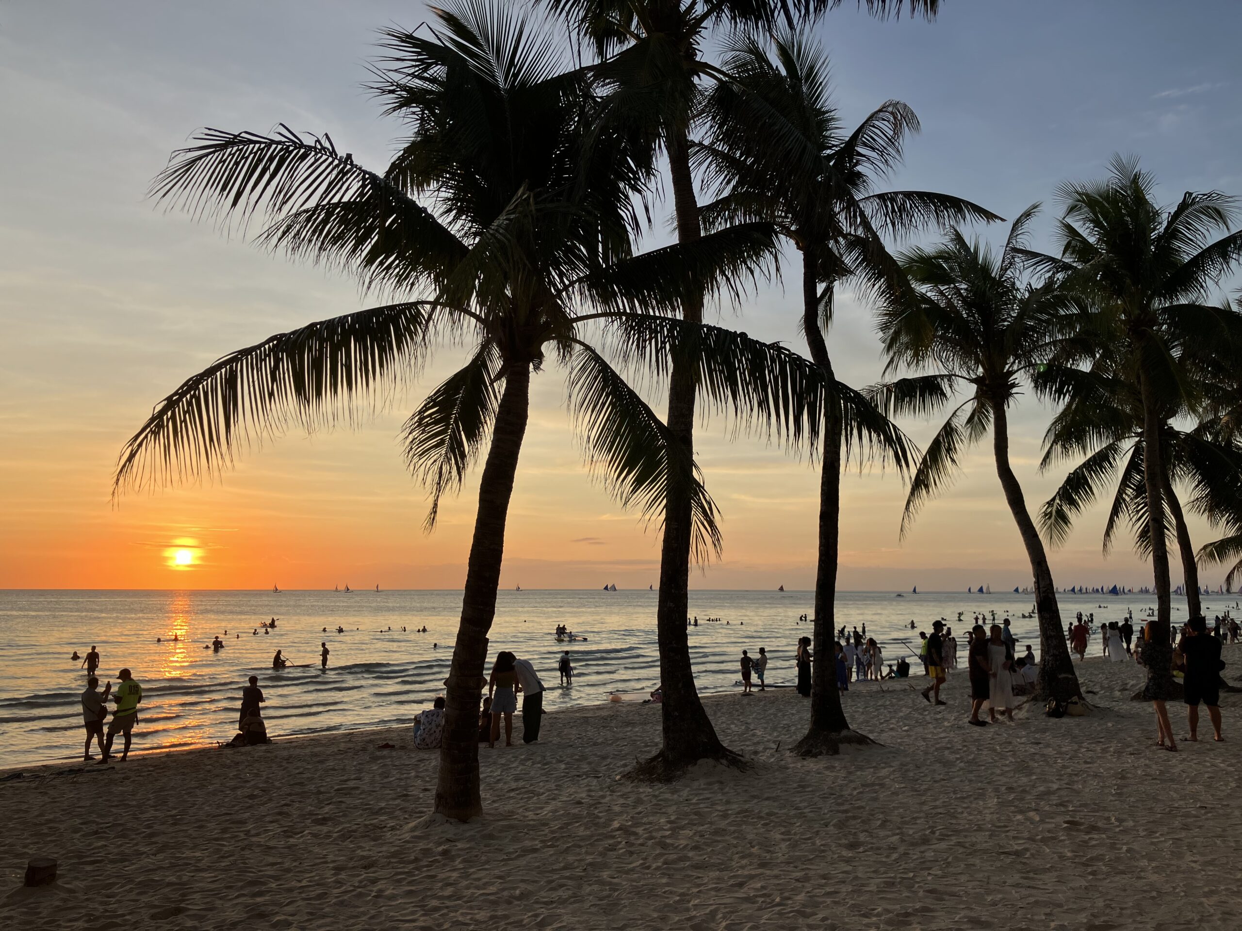 ボラカイ島ホワイトビーチの夕焼け