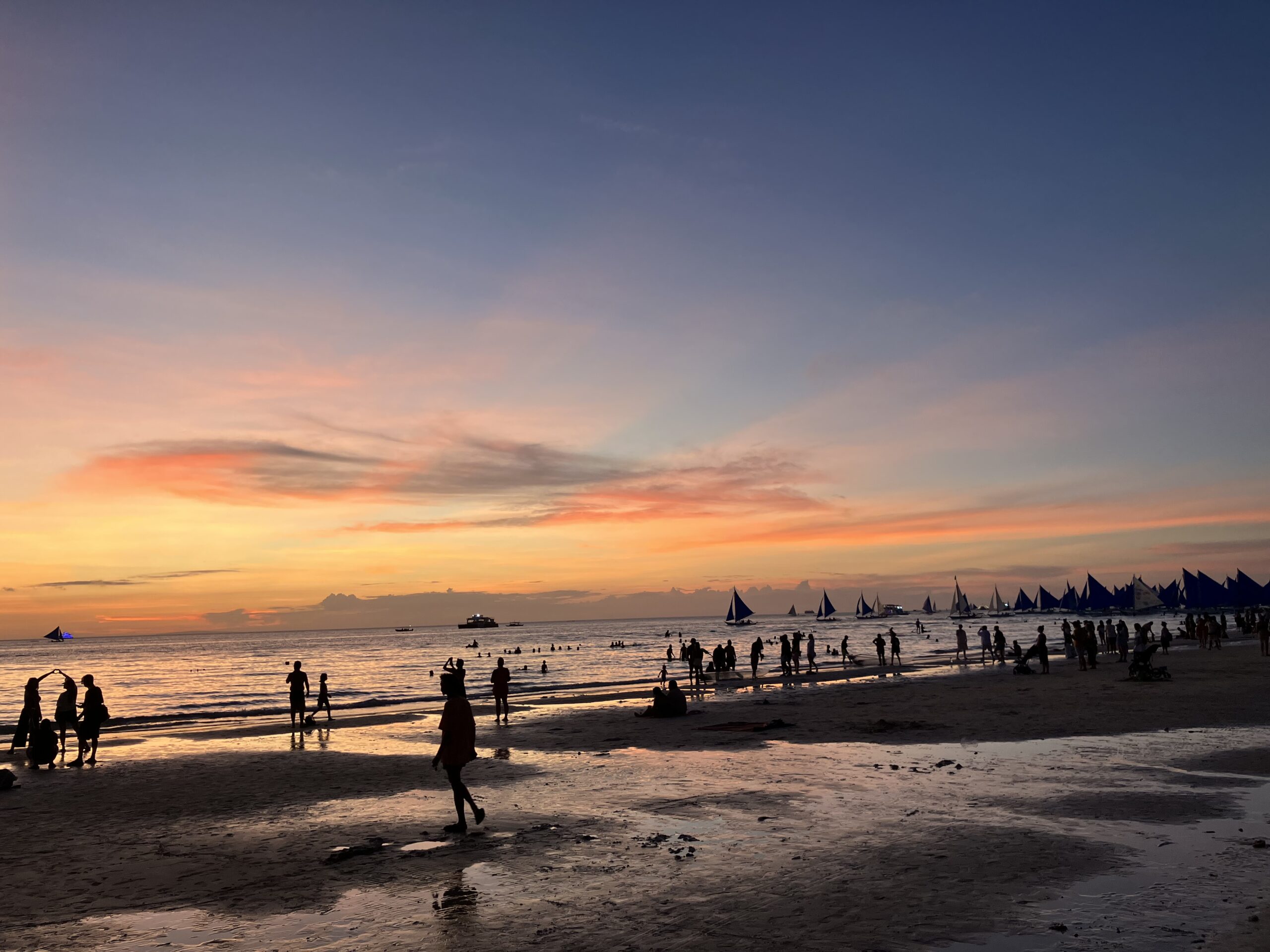 ボラカイ島ホワイトビーチのマジックアワー