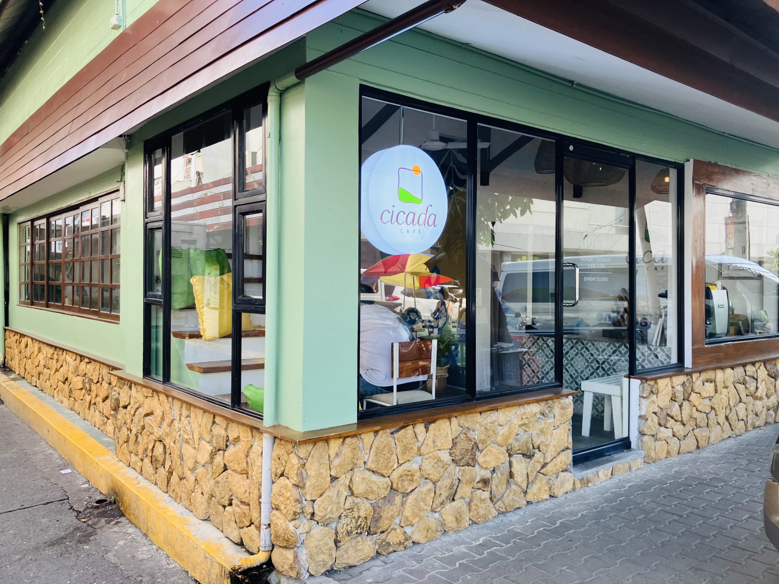 イロイロ(Iloilo city)のcicada cafe