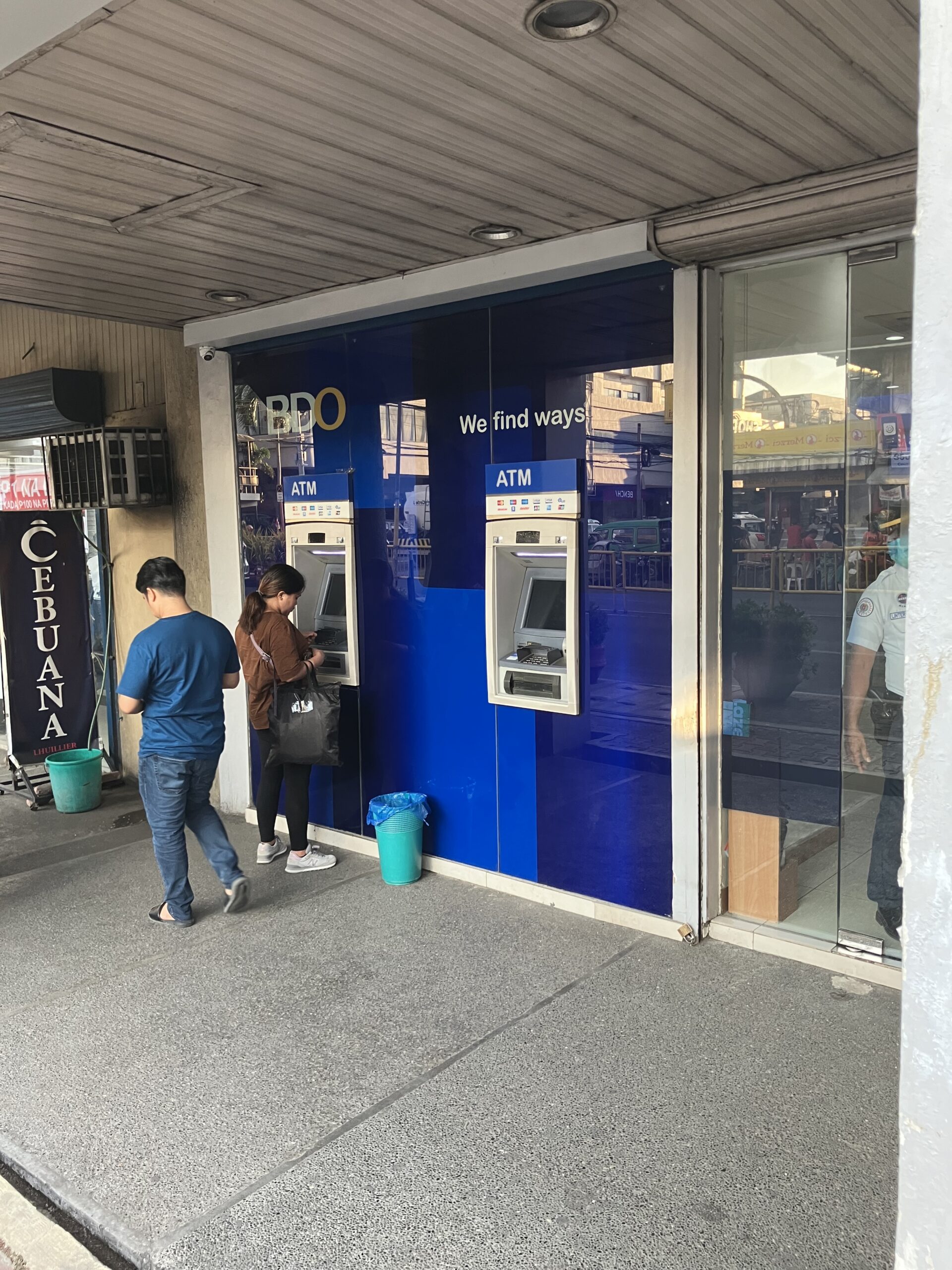 イロイロのATM