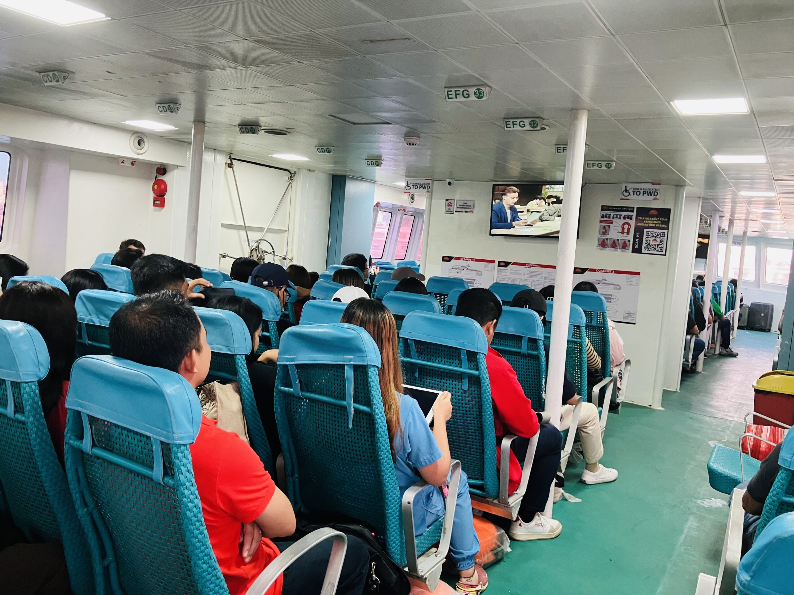 オーシャンジェットのフェリー船内