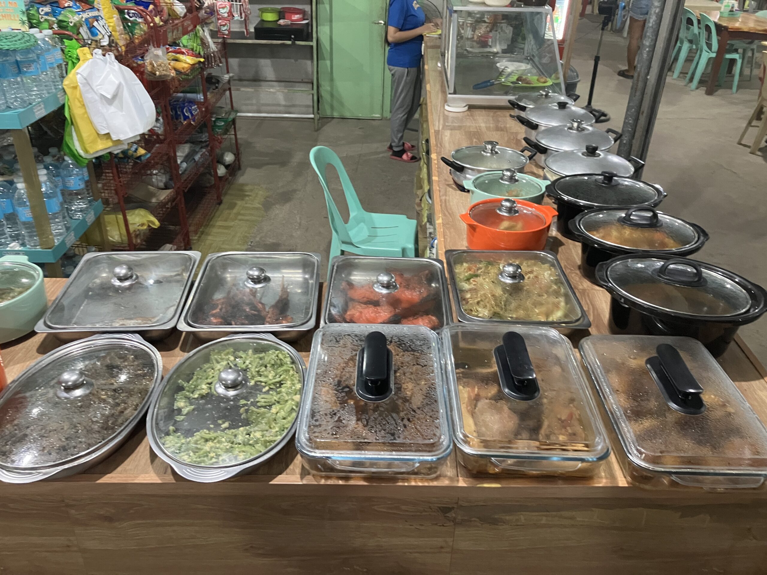 アロナビーチ(Alona Beach)のローカル食堂