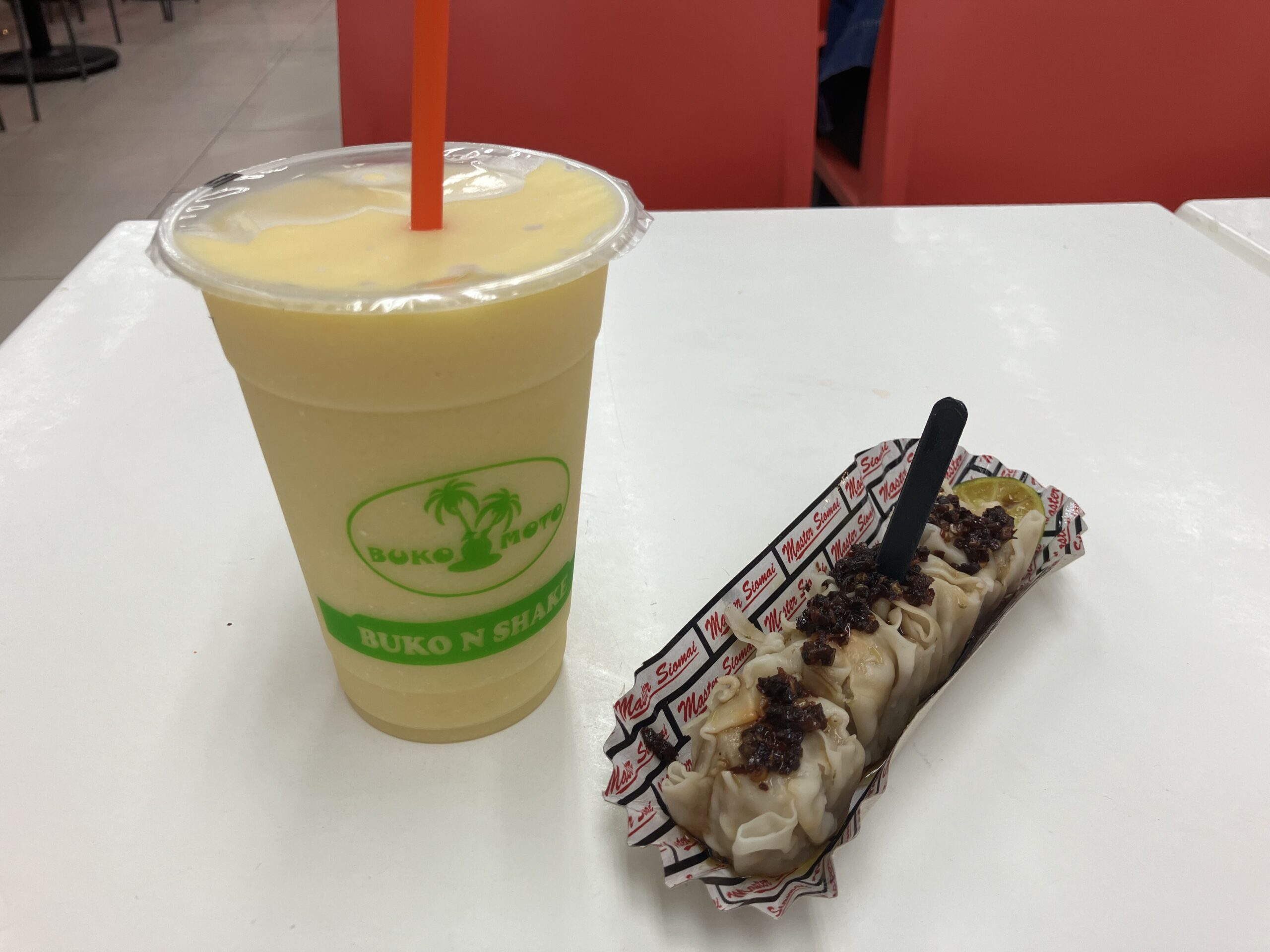 マンゴーシェイク60PHPとポーク&シュリンプシュウマイ56PHP