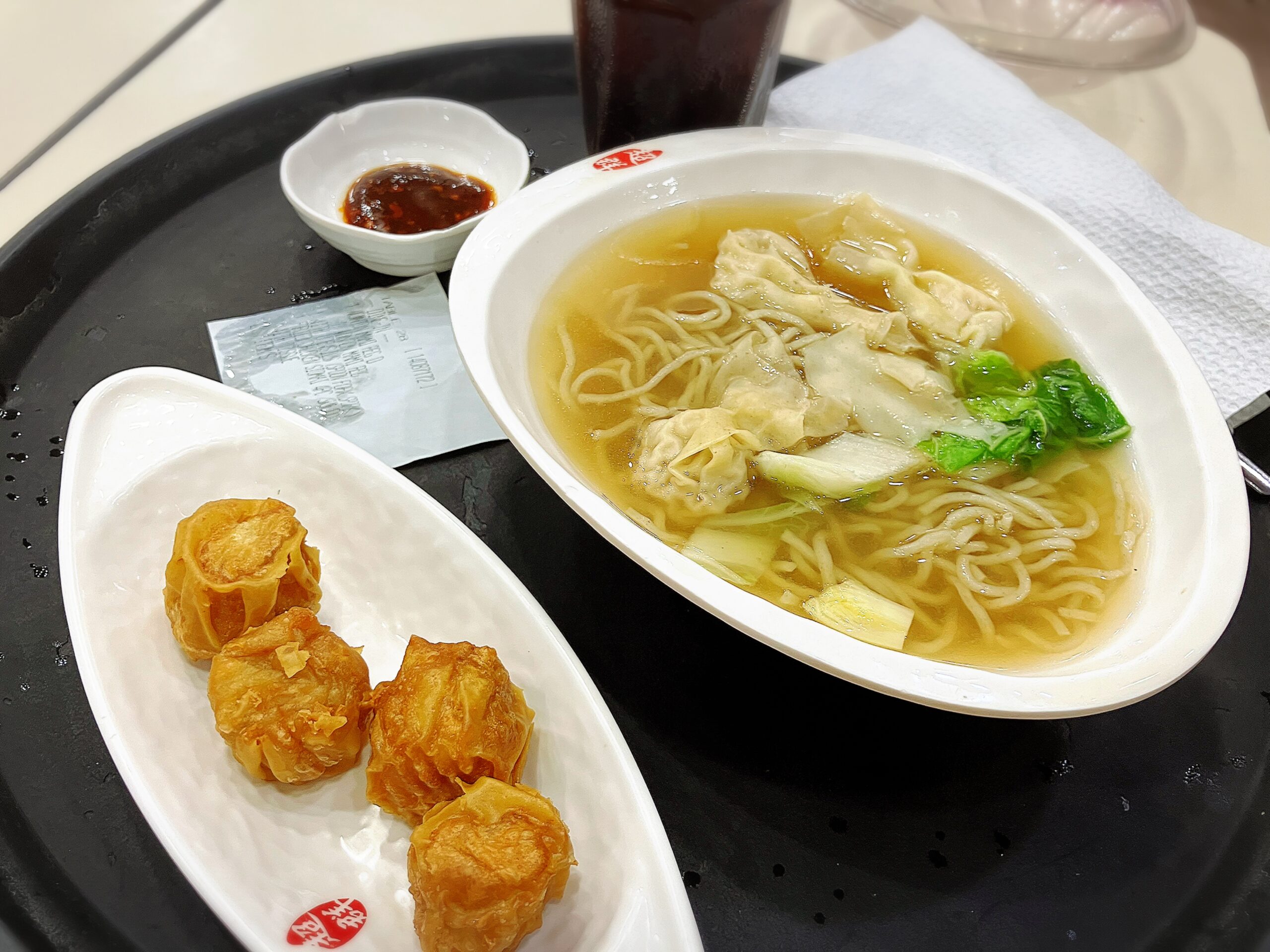 チョーキング(Chowking)にて、ワンタンマミ109PHPとシュウマイ60PHP