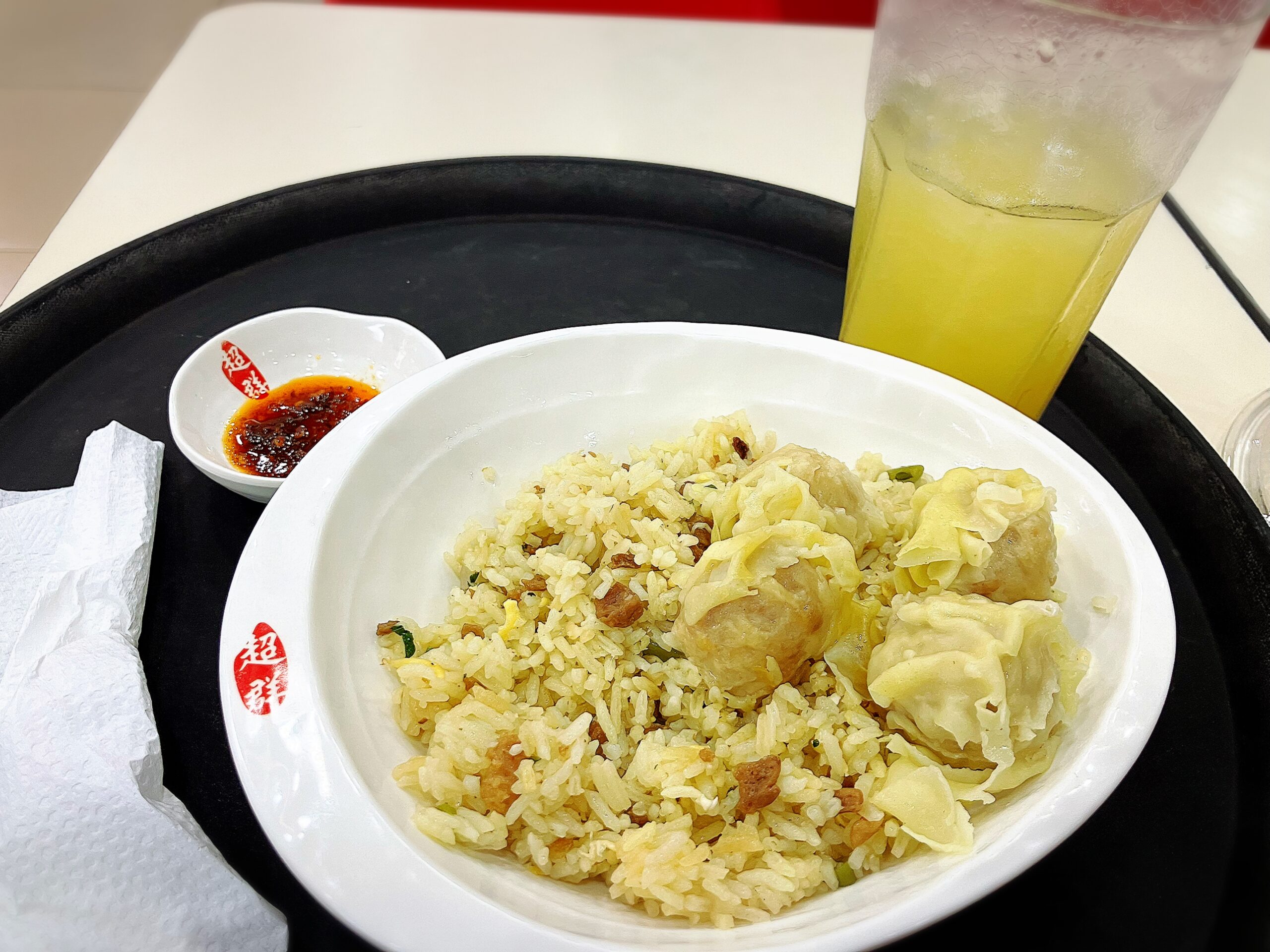 チョーキング(Chowking)のシュウマイチャーハン119PHPとパイナップルジュース30PHP