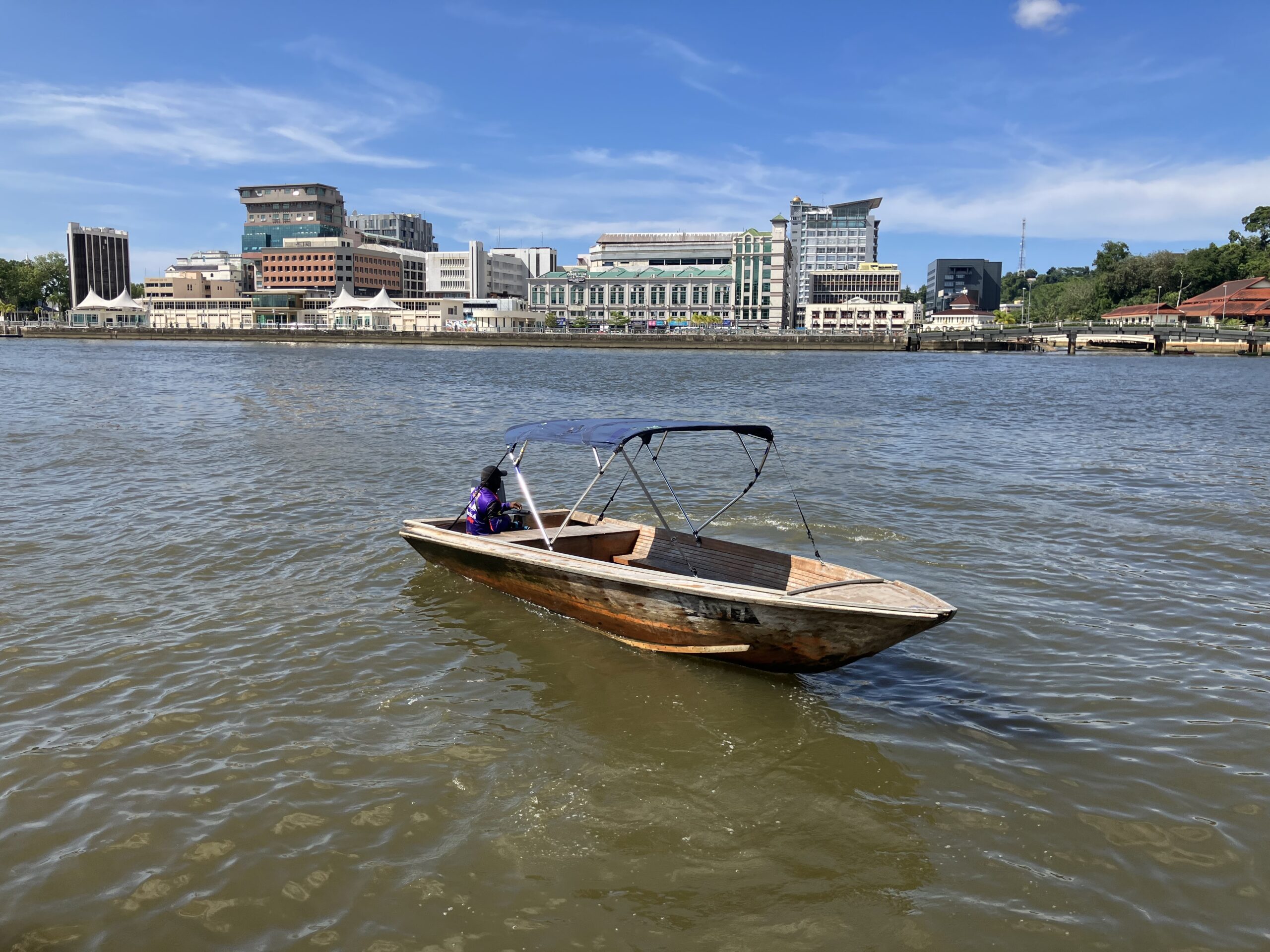 カンポン・アイール(Kampong Ayer)への渡し舟