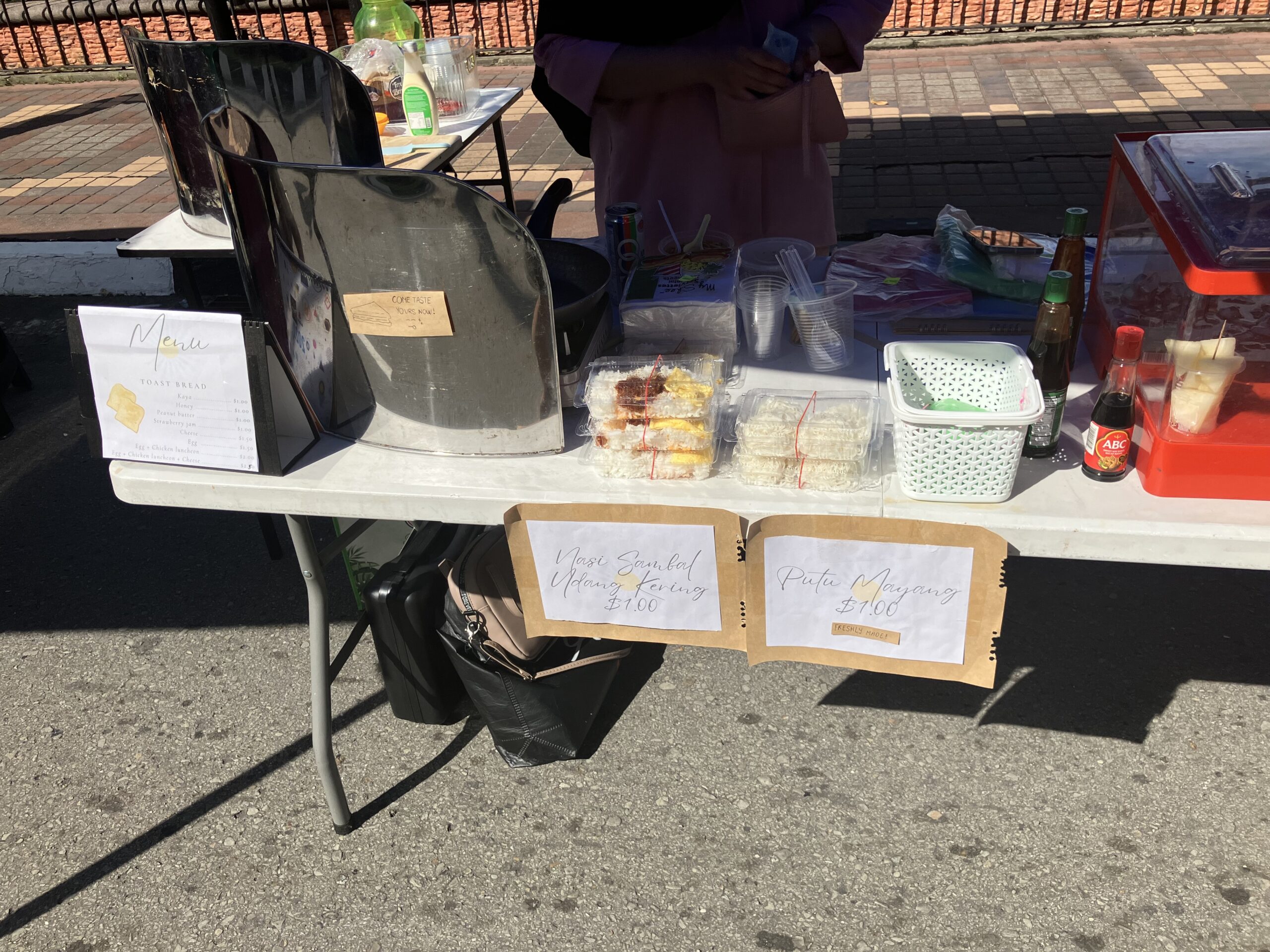 バンダルスリブガワン(Bandar Seri Begawan) のナシ・サンバル・ウダング(Nasi Sanbal Udang)屋台