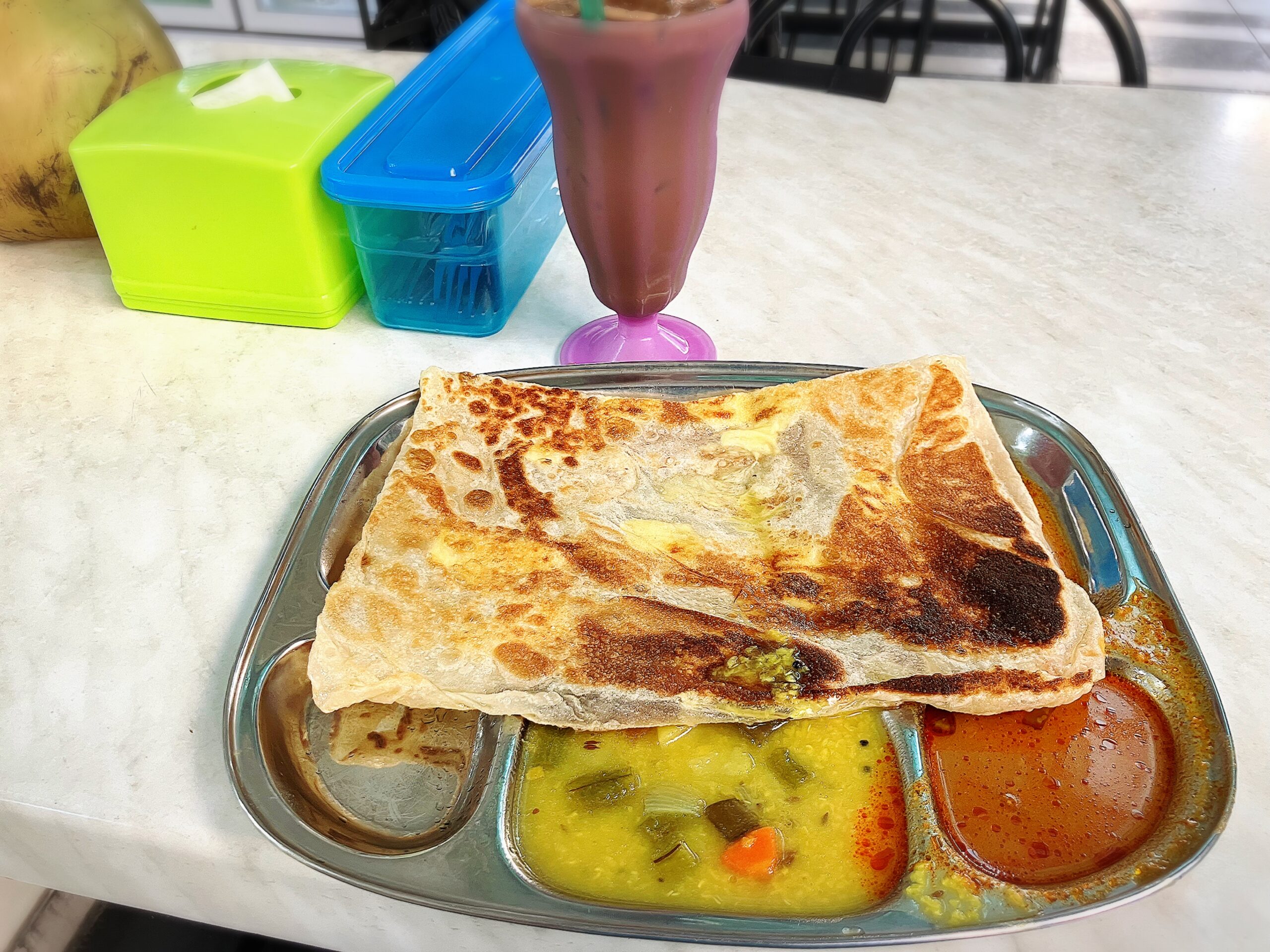 Ansar Majuのチーズロティ(Roti Cheese)5MYRとアイスコーヒー(Kopi Susu Sejuk)4MYR