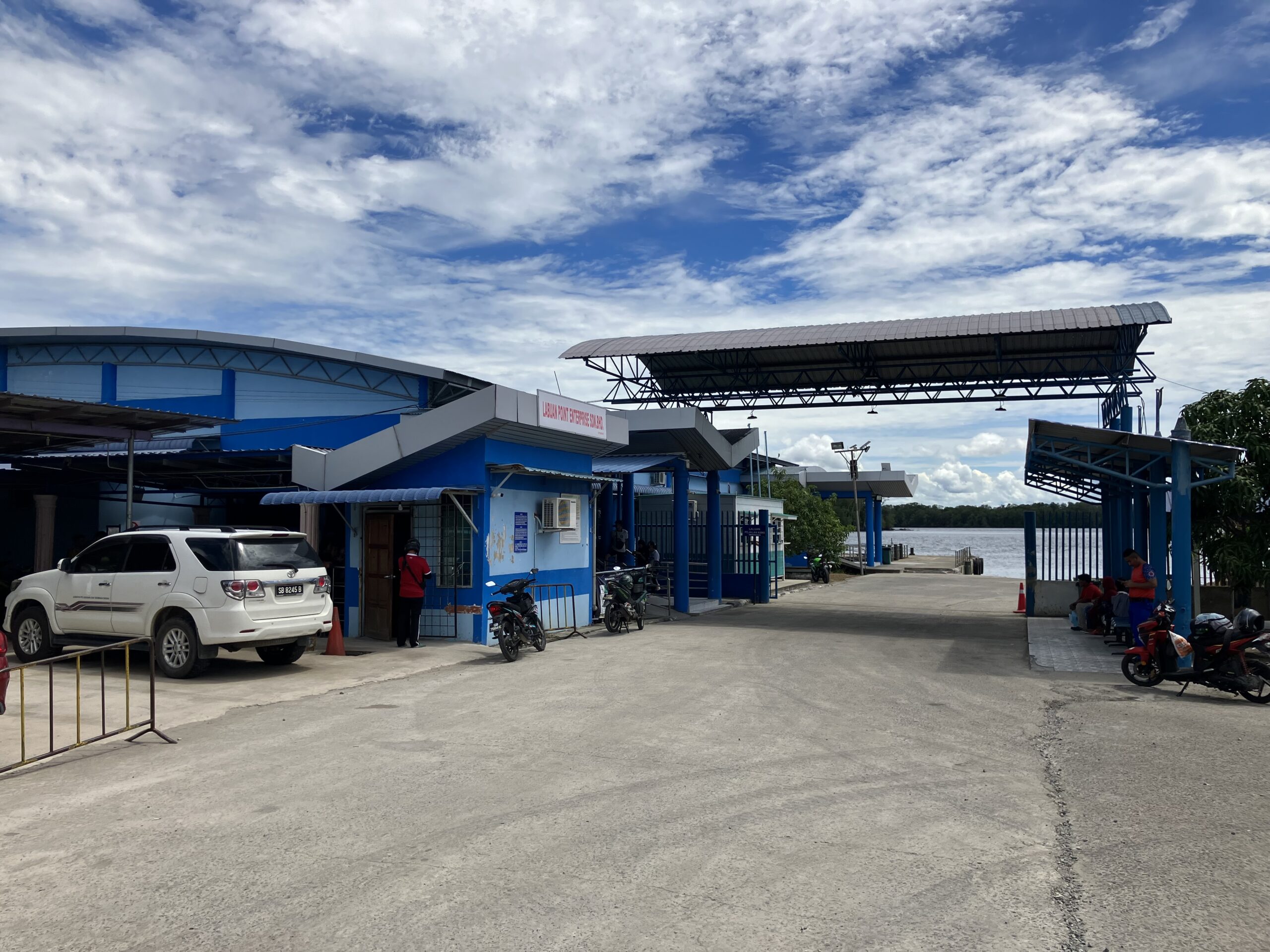 メヌンボク(Menumbok)の港