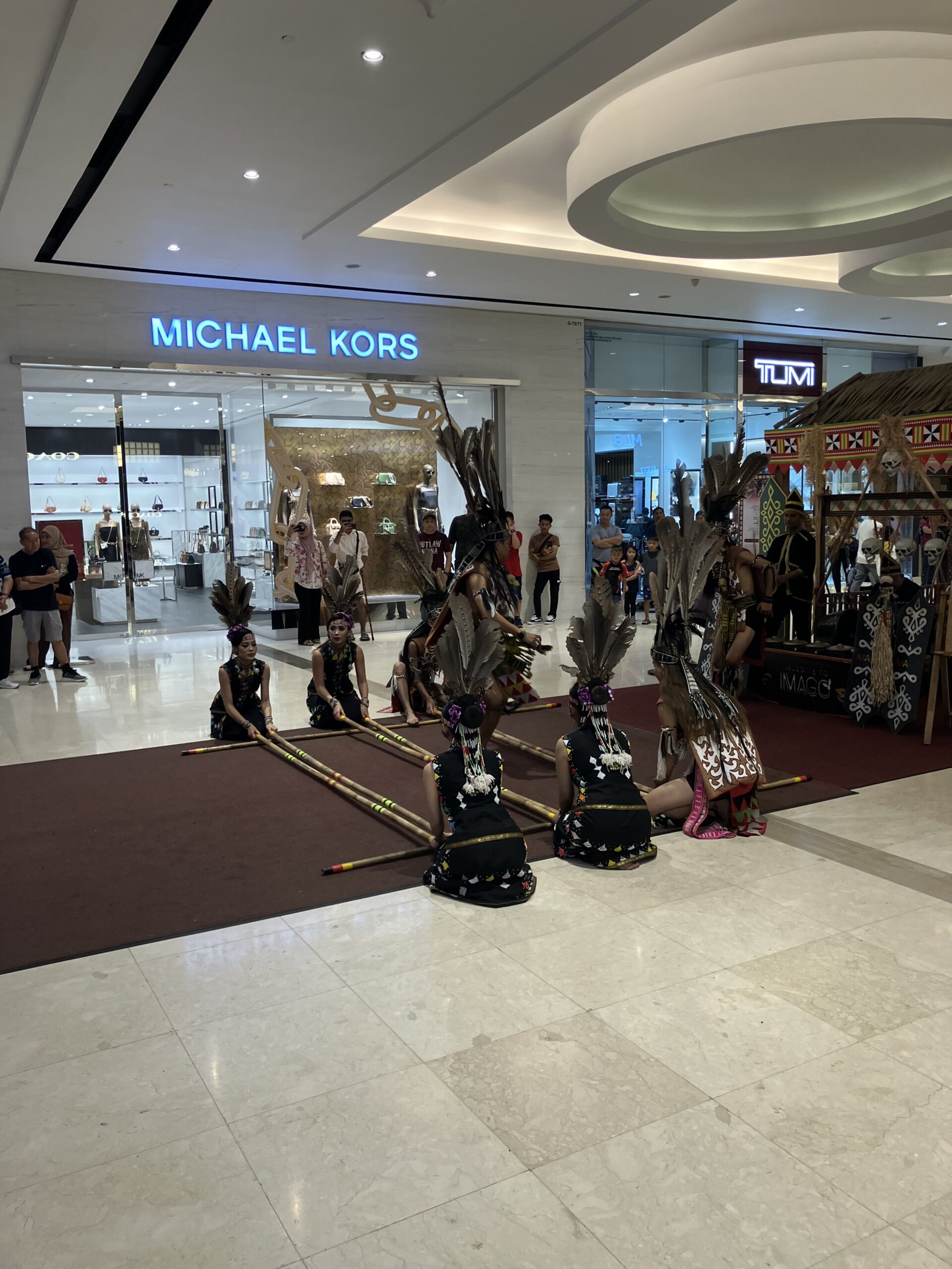 イマゴ(IMAGO Shopping Mall)で、マグナティップなるバンブーダンス