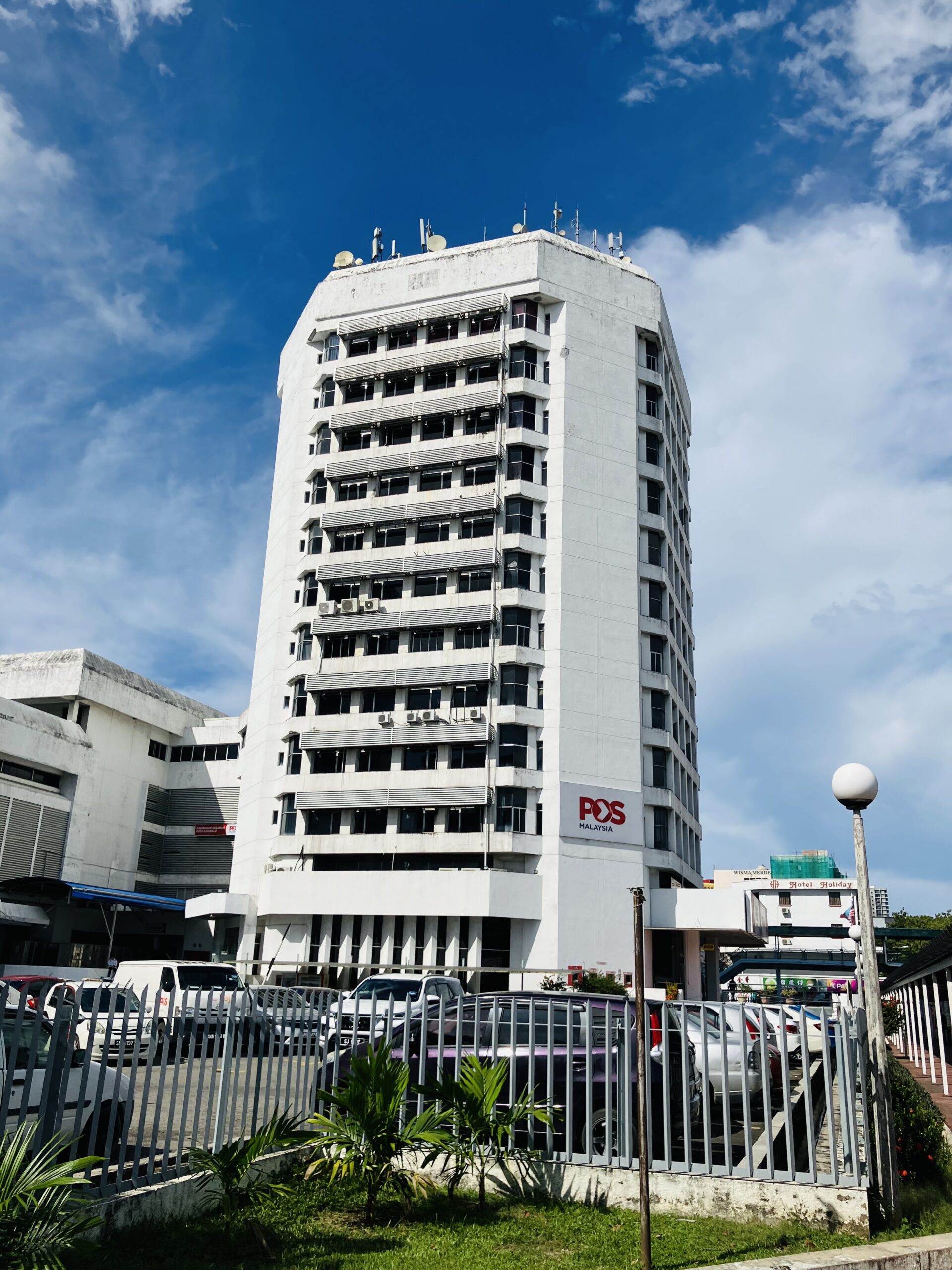 コタキナバルの郵便局(Pos Laju Kota Kinabalu)