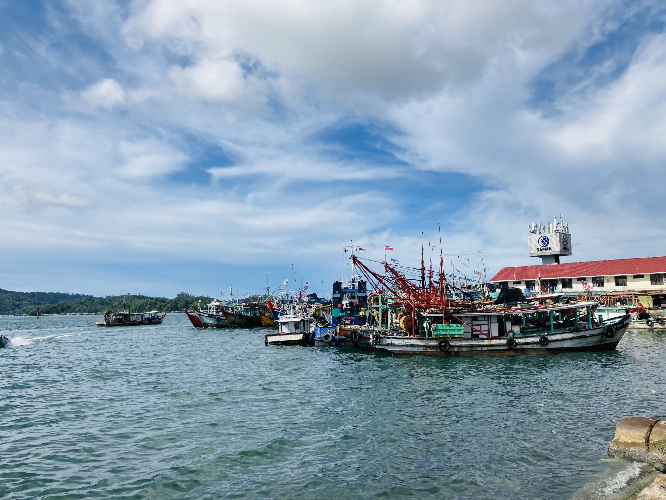 コタキナバル(Kota Kinabalu) 遠目に水上集落が見える