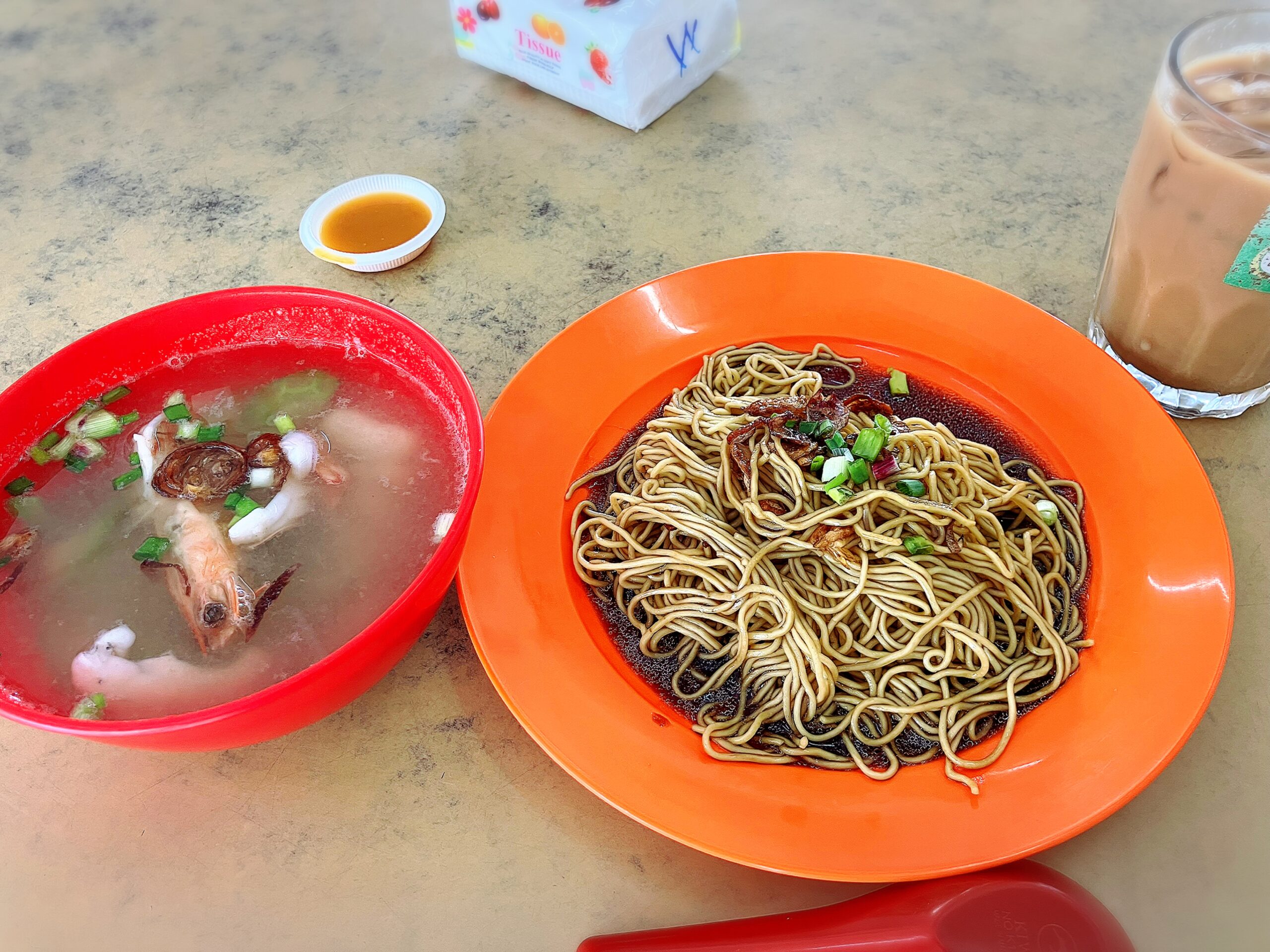 易発茶餐室(18 Coffee Shop)のコロミー(Konlo Mee)+魚介スープ12MYR