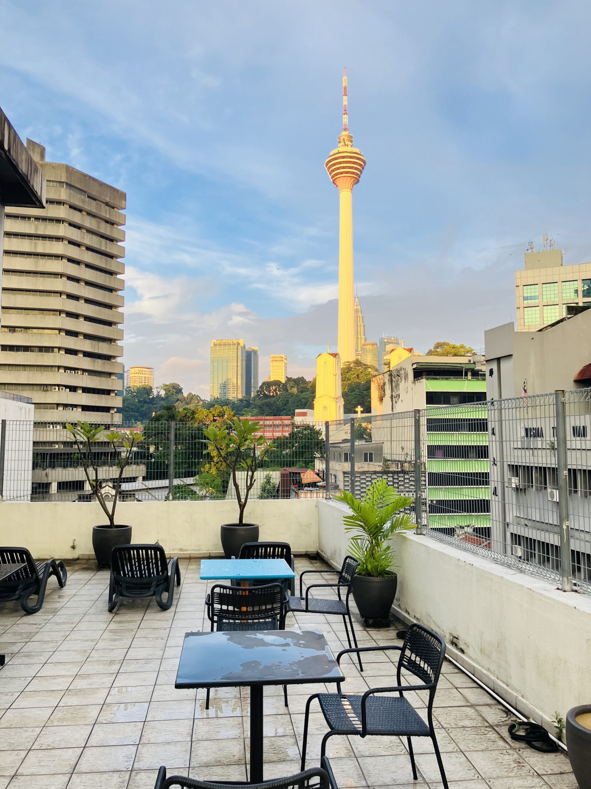 1000マイルズホテル(1000 Miles Hotel)のルーフトップからのKLタワー