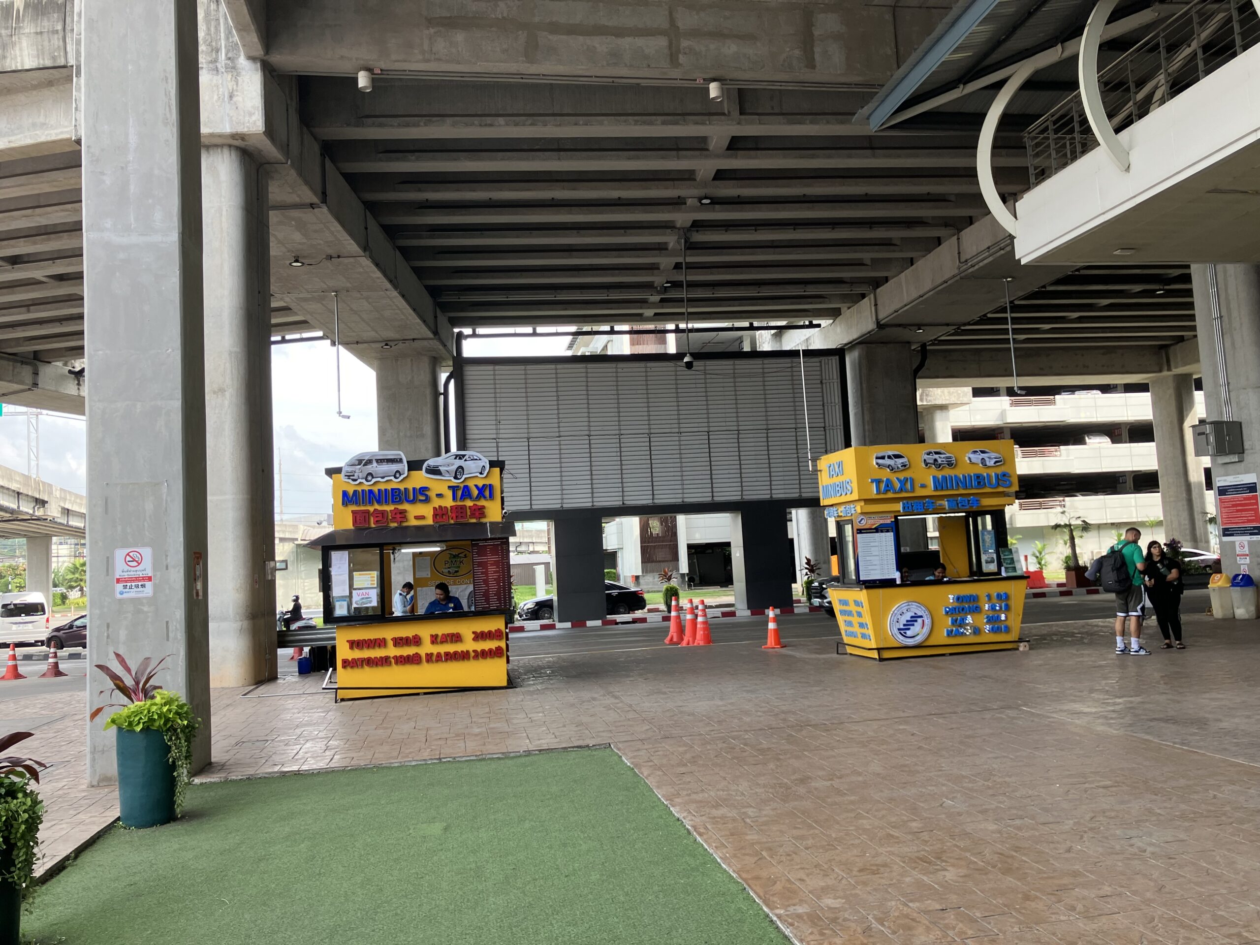 プーケット国際空港(HKT)のミニバスチケット売り場