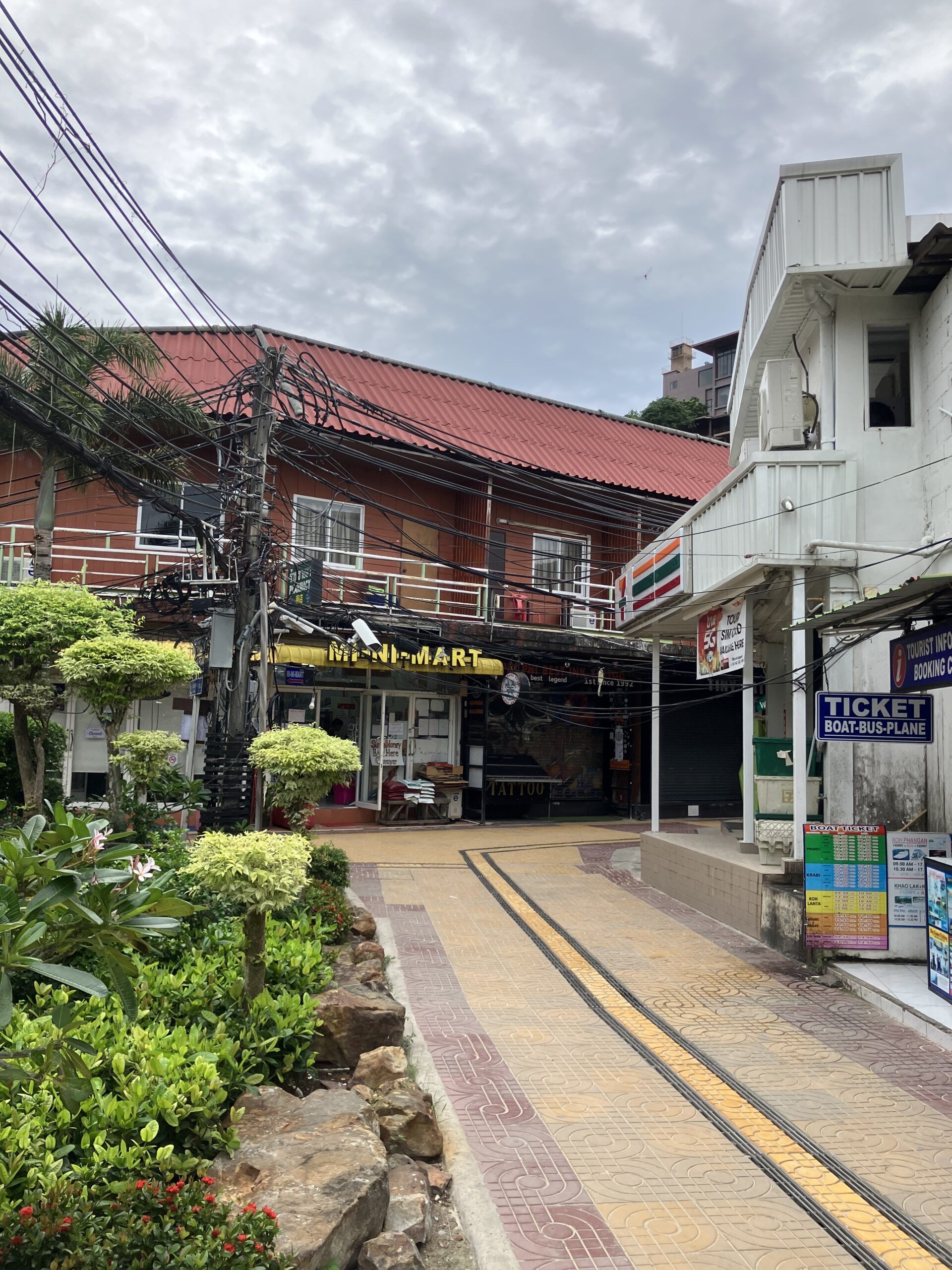 ピピ・ドーン島(Phi Phi Don Island)のMINI MART