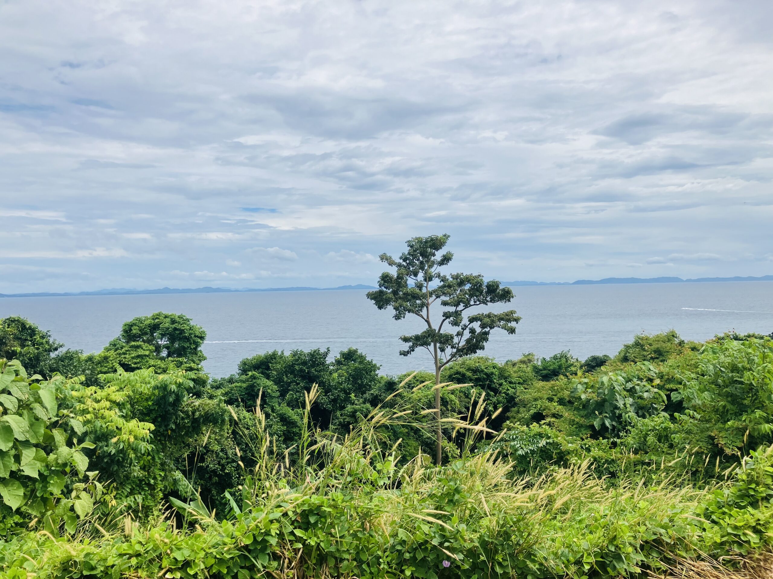 ピピ・ドーン島(Phi Phi Don Island)からタイ本土が見える