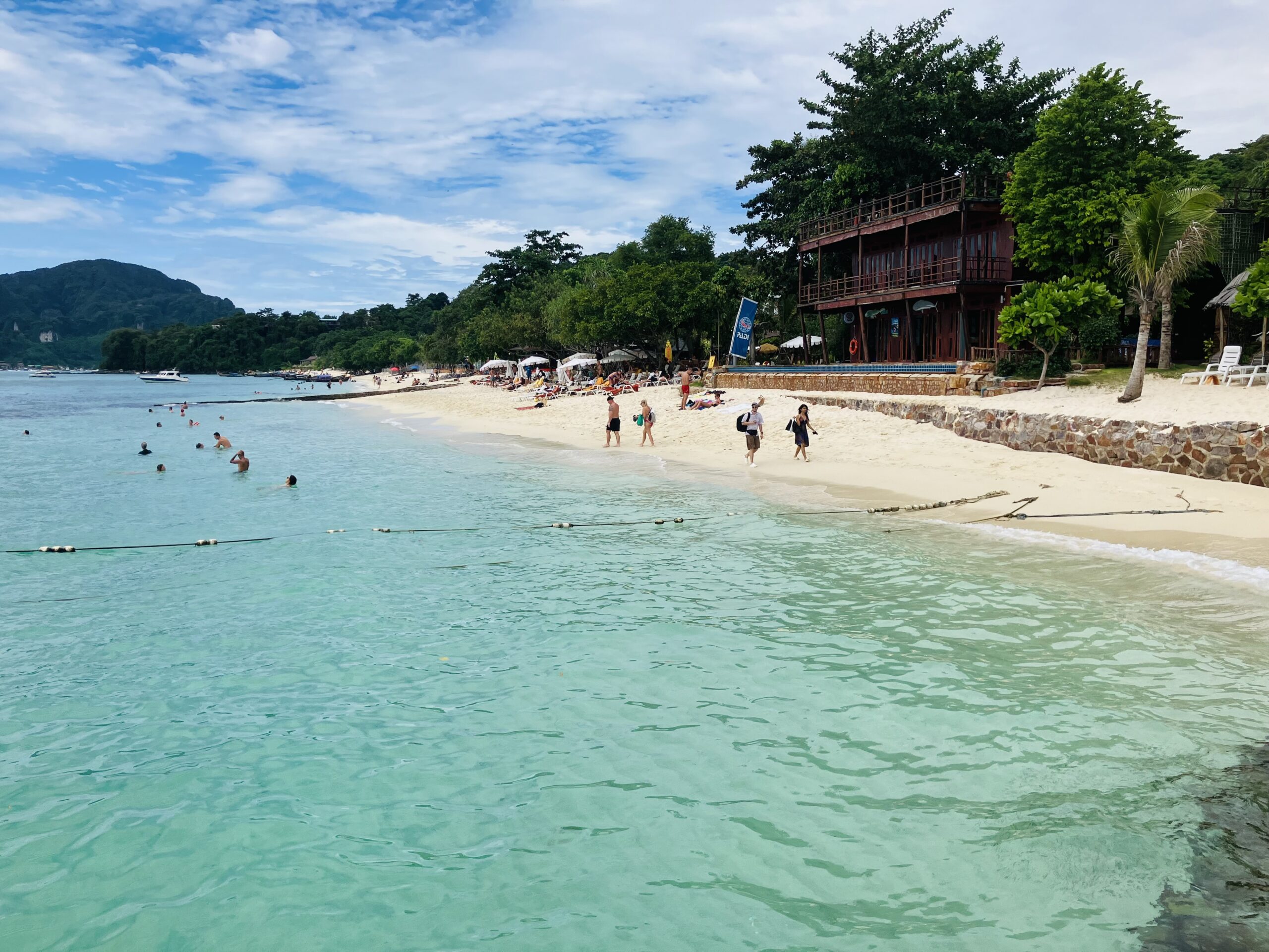 ピピ・ドーン島(Phi Phi Don Island)のロングビーチ(Long Beach)