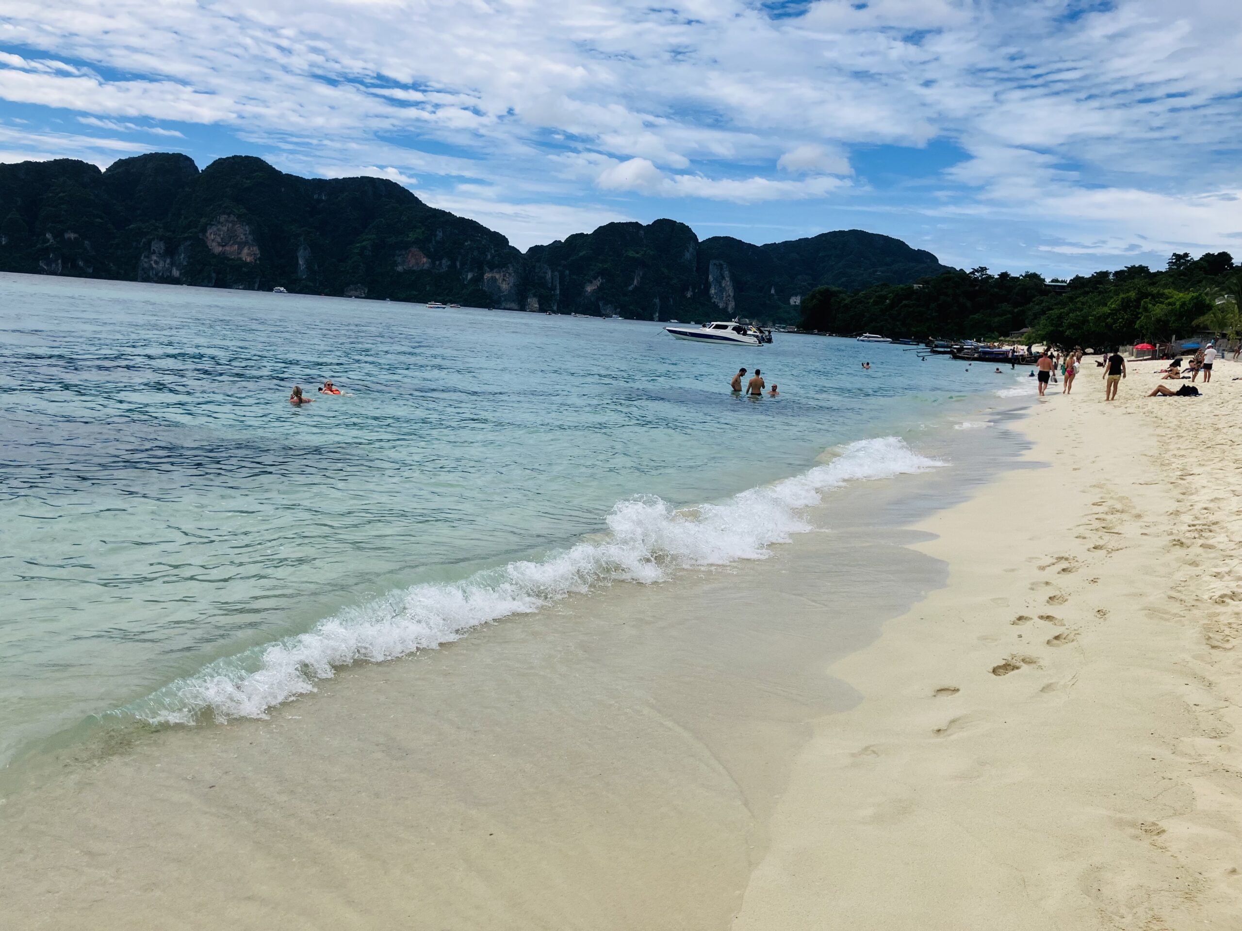 ピピ・ドーン島(Phi Phi Don Island)のロングビーチ(Long Beach)