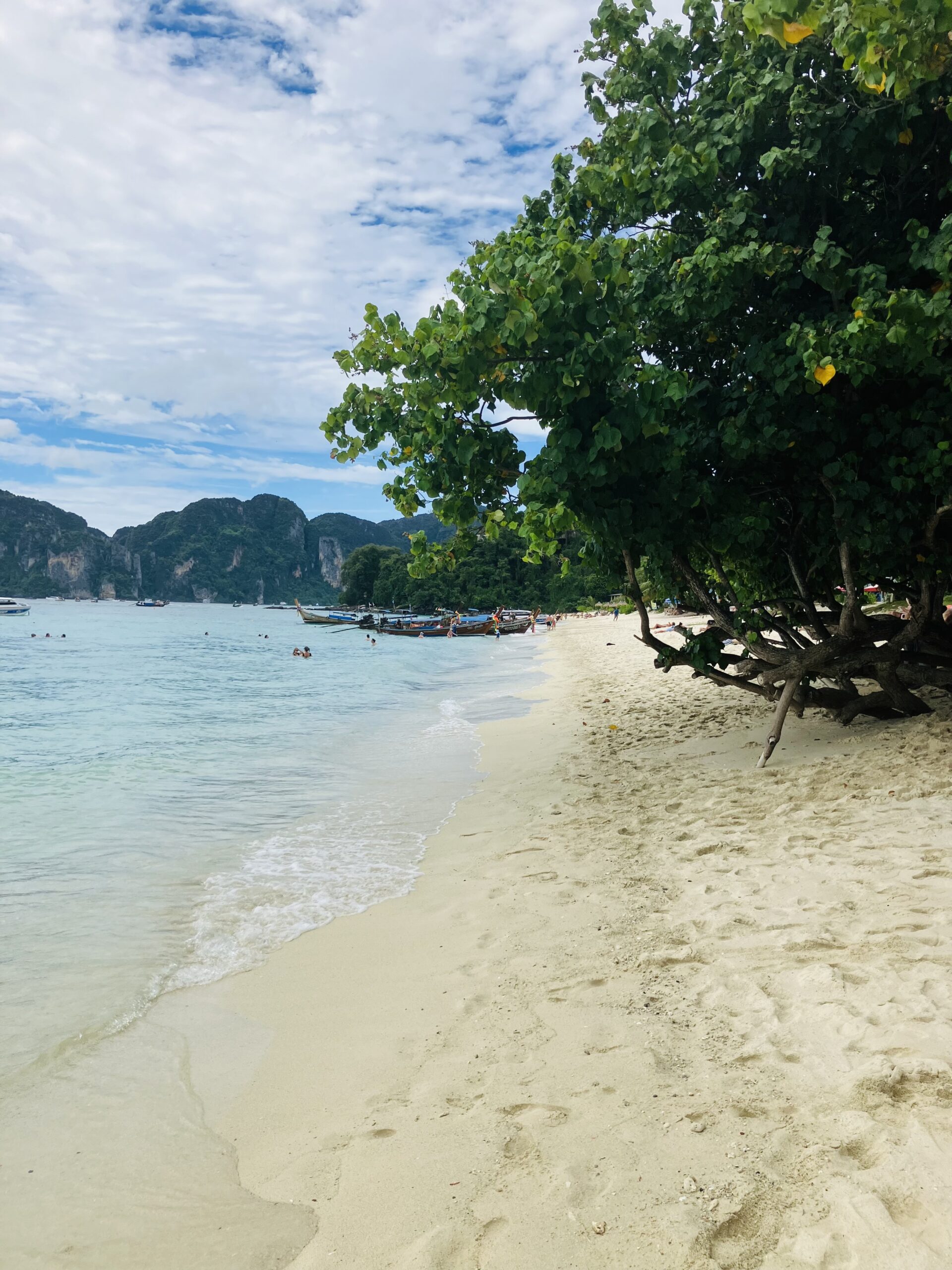 ピピ・ドーン島(Phi Phi Don Island)のロングビーチ(Long Beach)