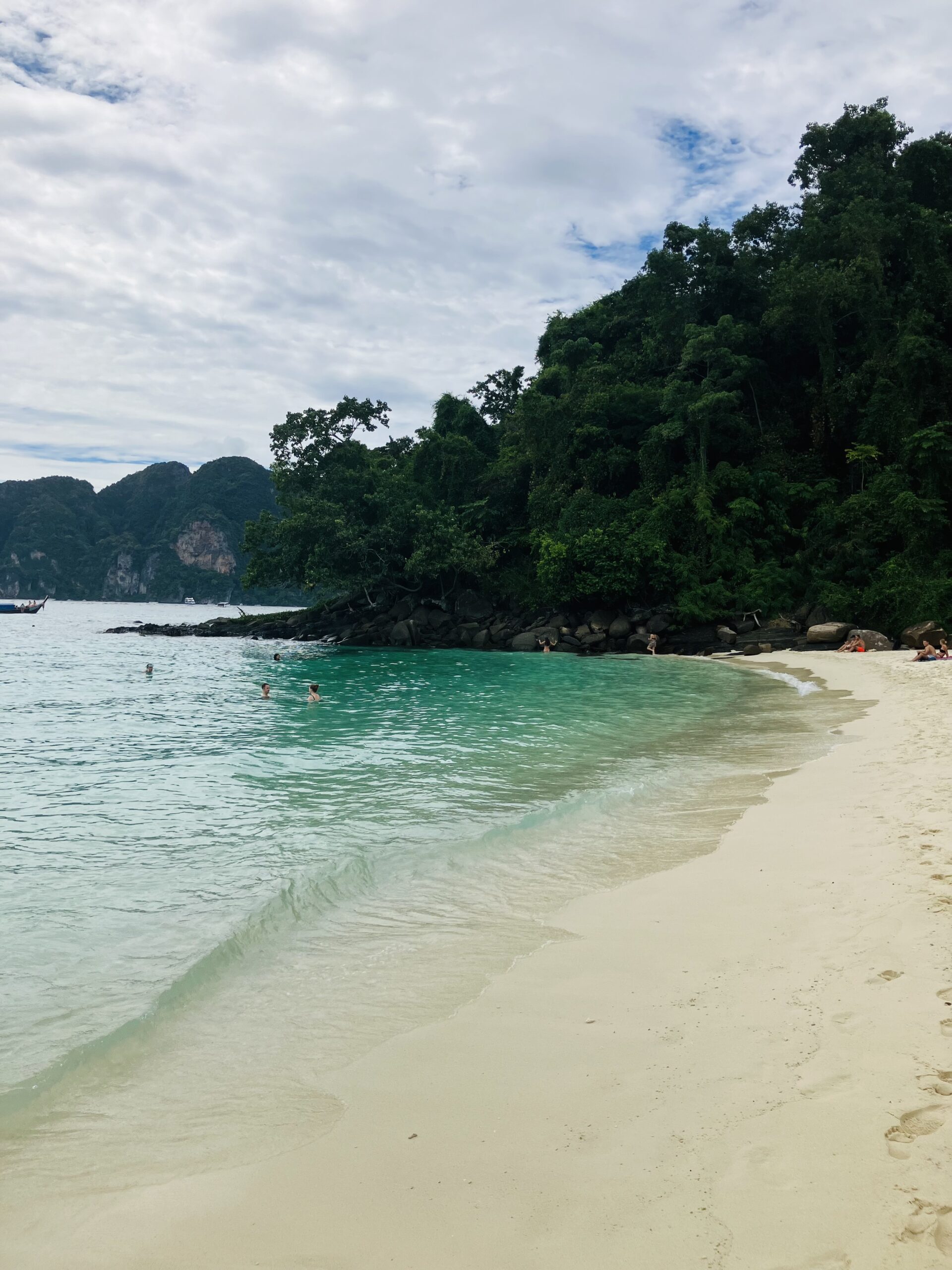 ピピ・ドーン島(Phi Phi Don Island)のロングビーチ(Long Beach)