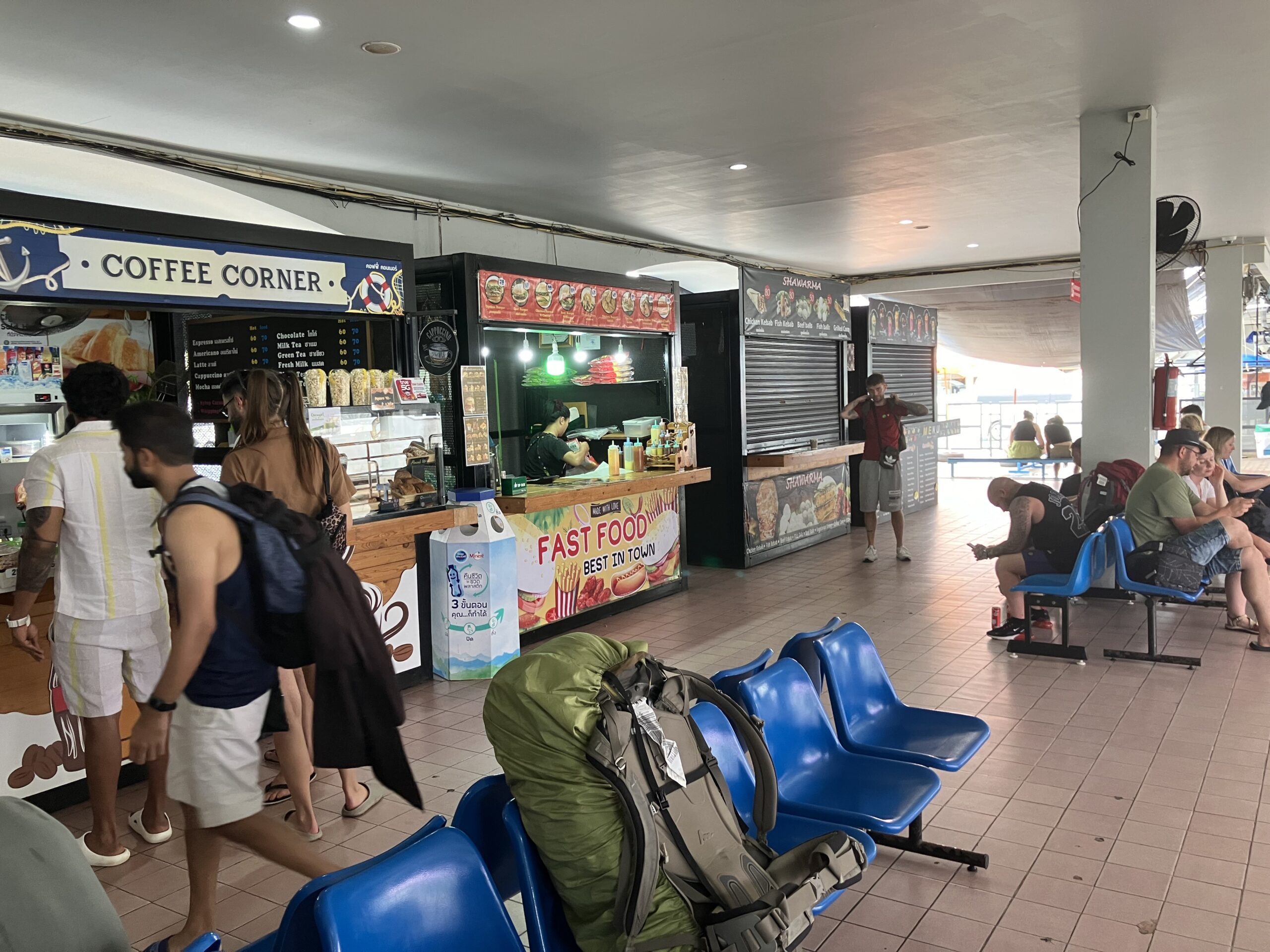 ラッサダ港(RASSADA PIER)の待合室