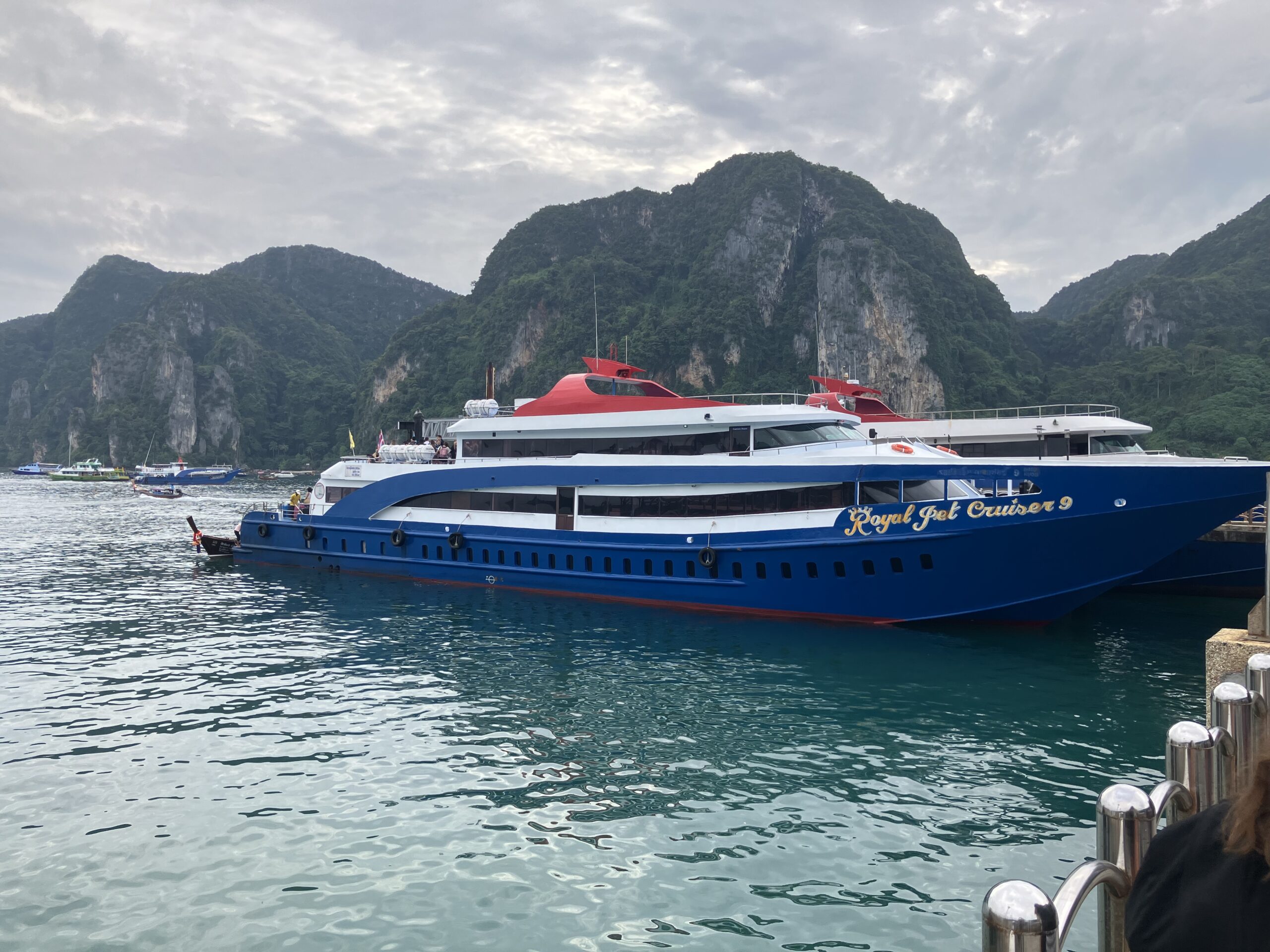 ピピ・ドーン島のトンサイ港(Ton Sai Pier)行のフェリー