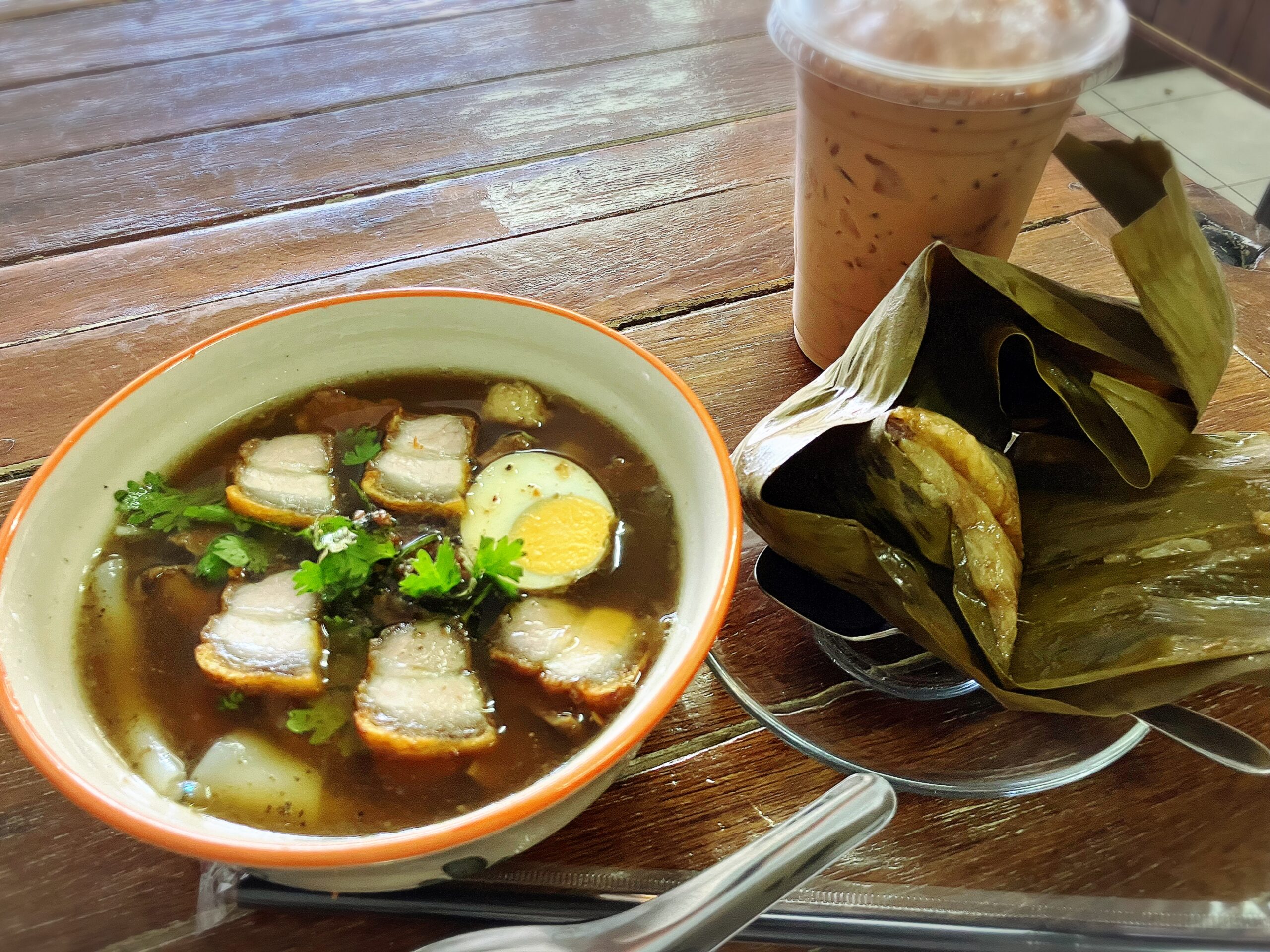 福光(Fu Sing Cafe)のクイジャップ40THB、チマキ30THB、アイスタイティー25THB