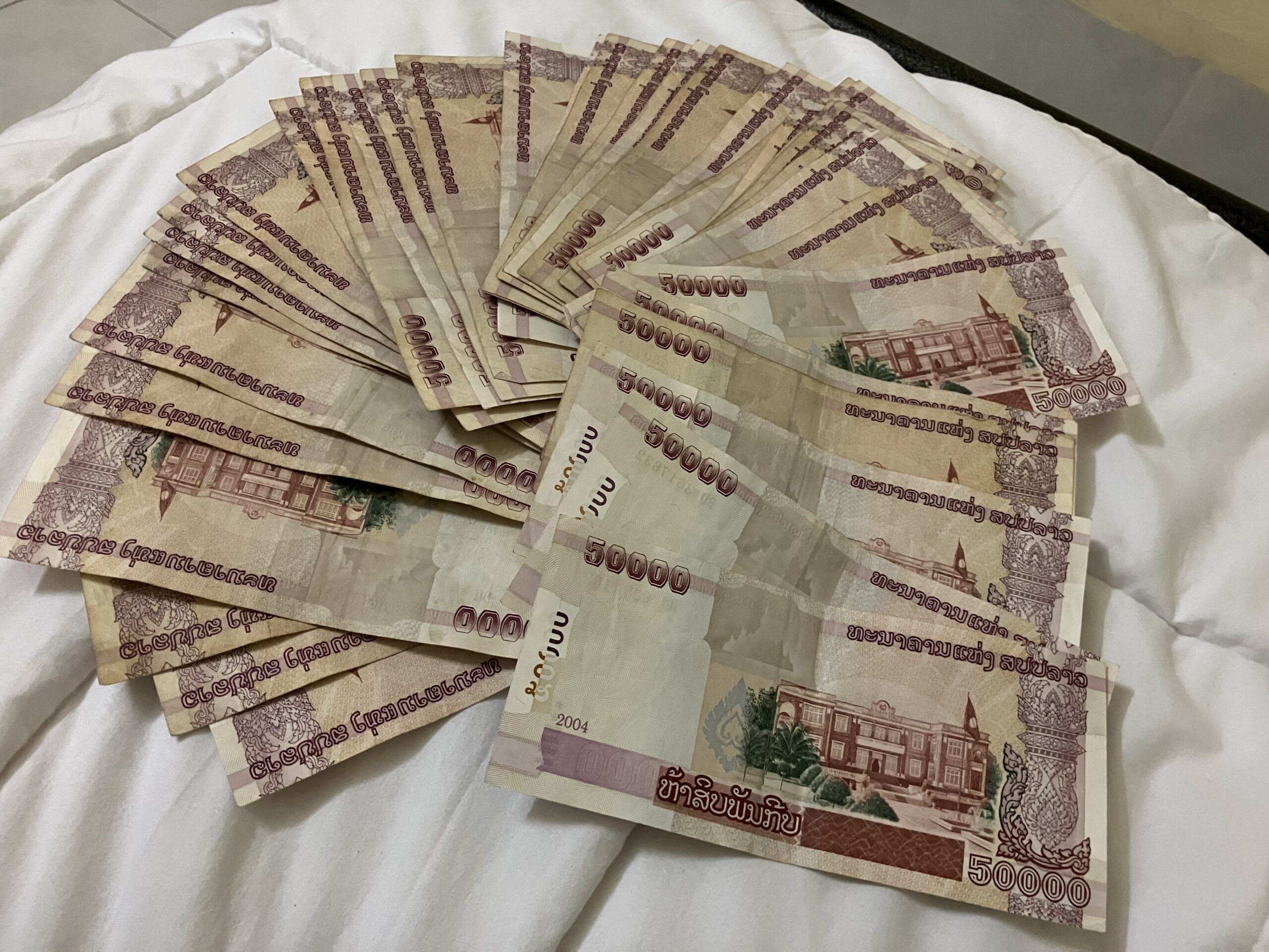 2,000,000kip＝15,138円